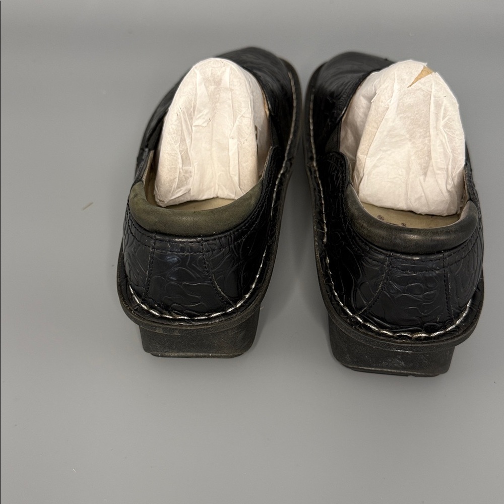 Alegria Debra Professional Clog –Black Embossed Rose Leather 38 EU (US 8-8.5) - Picture 5 of 11